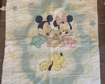 Manta/edredón infantil vintage de Disney con Mickey, Minnie Mouse y Pluto, Snugabye, 40 x 30 pulgadas.