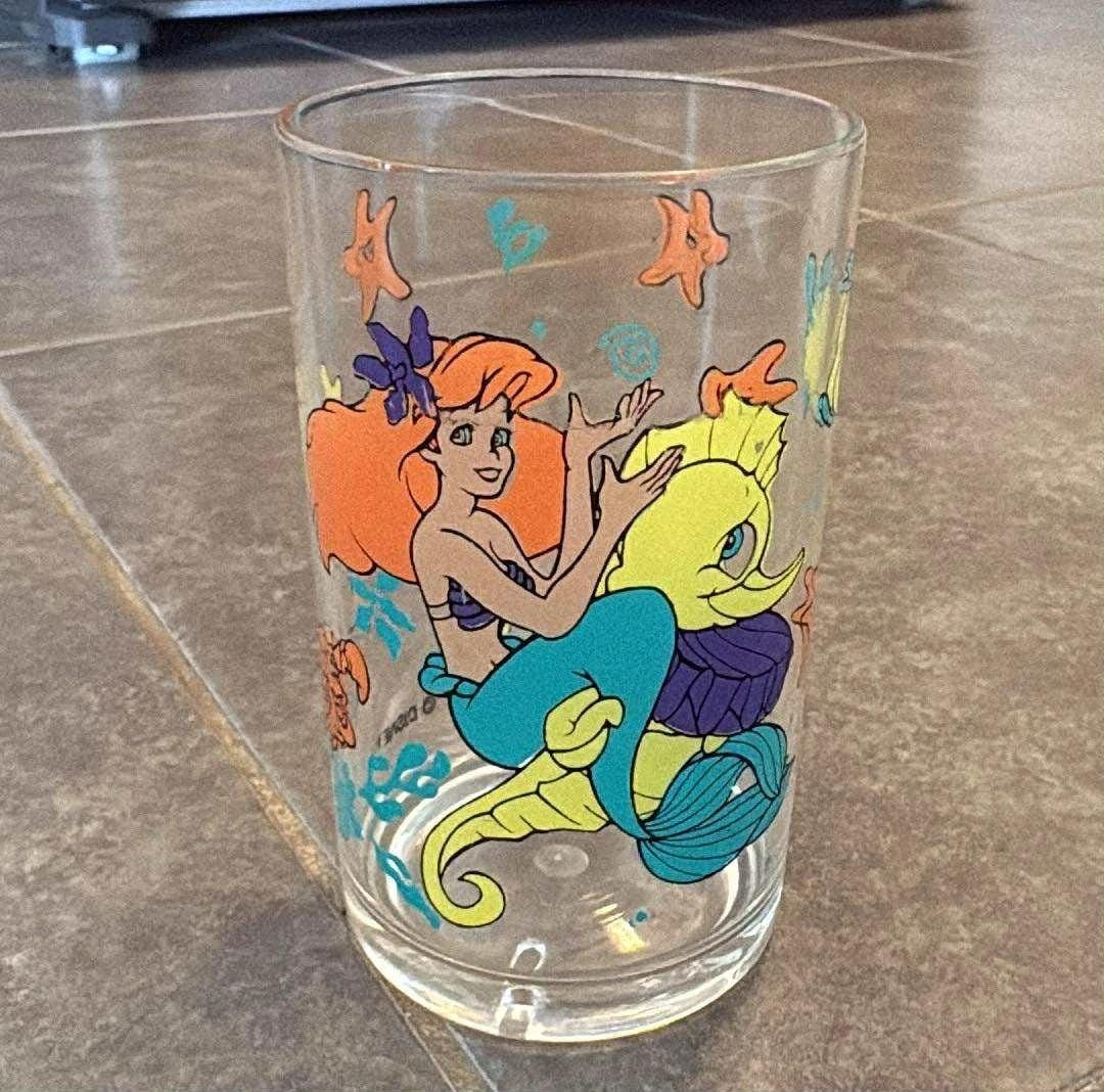 Ariel plastic cup Italia