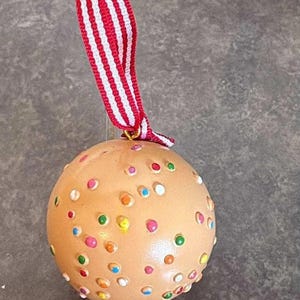 Adorno navideño coleccionable Tim Hortons Timbit de 2,5 pulgadas