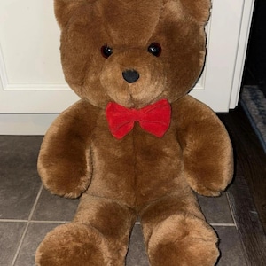 1986 Vintage Dakin Fun Farm Honey Jo Teddy Bear Red Bow Tie Plush Toy 22&quot; light