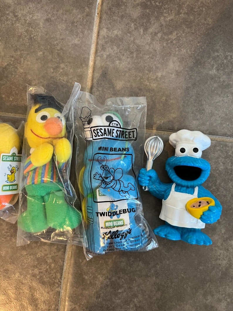 1999 Kelloggs Sesame Street Mini Beans Lot of 4 and One Cookie Monster