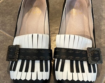 Vintage Ladies Piano Music Note Shoes 2" heel Size 6 READ