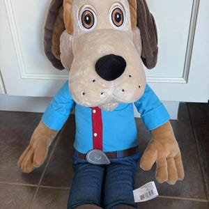 Vintage Large Jasper T Jowls Chuck E Cheese Sherriff Hound Dog Stuffed Plush 22"