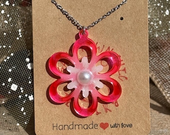 Handmade Resin Flower Necklace – Glitter & Pearl Pendant