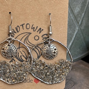 Handmade Beach Sand Resin Earrings – Ocean Inspired Dangle Jewelry with Sand Dollar Charm