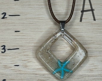 Ocean Harz Anhänger Halskette | Keramik Meerestier, Muscheln & Strandsand Schmuck | Handgemachtes Küsten Geschenk