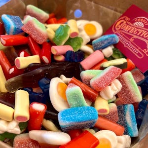 Jelly Favourites Sweet Gift Box | 800g or 1kg | Optional Personalised Sticker | Gummy Retro Sweets Hamper | Sweet Gift Idea