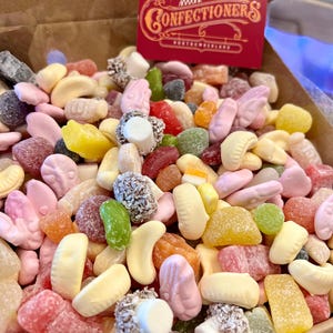 Throwback Jelly Sweet Gift Box | 800g or 1kg | Optional Personalised Sticker | Retro Jelly Sweets Hamper | Classic Sweet Gift