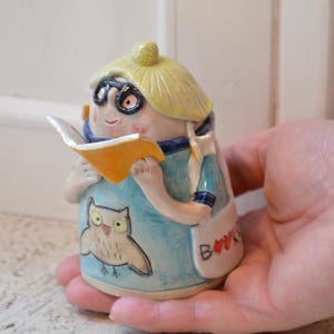 Figura de cerámica - Roaming Rose-Marie - Personaje hecho a mano