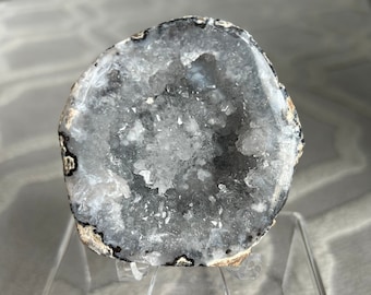 Geoda de ágata de cuarzo mexicana con ópalo - reactiva a los rayos UV