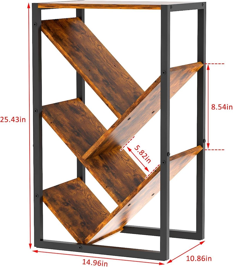 Puede incluir: Un botellero de madera con estructura de metal negro. El botellero tiene estantes angulados de madera marr&oacute;n, con dimensiones de 38 cm de ancho, 27,6 cm de profundidad y 64,6 cm de alto. La profundidad del estante es de 14,8 cm.