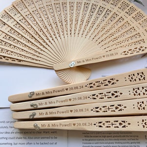 Ventagli nuziali in legno di sandalo personalizzati all'ingrosso, ventagli nuziali in legno personalizzati, bomboniere per feste nuziali, ventagli portatili incisi, decorazioni rustiche per matrimoni, estate