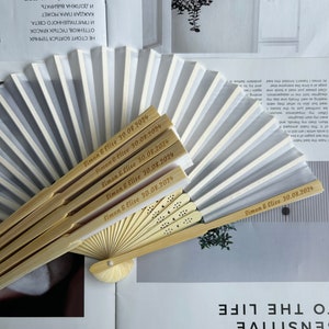 Weißer personalisierter Seidenfächer mit Seidenbeutel, faltender Handfächer, Hochzeit Brautpartygeschenke, Sommerhochzeitsbraut, Hochzeitsgeschenk, Hochzeit