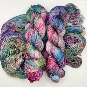 Handgeverfde Superwash-merinowol: 4 lagen, vingerzetting, 100 g | Liminaal