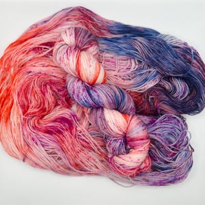 Wełna merynosów Superwash | Przędza farbowana ręcznie | 4-nitkowa, 100 g | Nebula