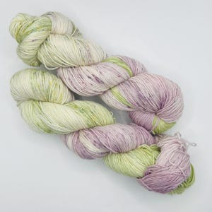 Superwash Merino | Hand-Dyed Yarn | 4 ply fingering 100g | Lavender Dreams