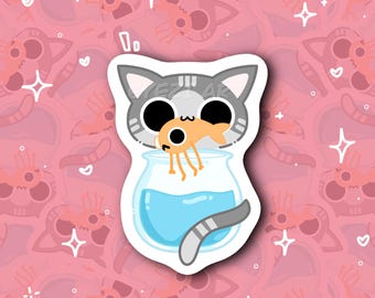 Puede incluir: Una pegatina con un gato de dibujos animados con pelaje gris y blanco, ojos negros grandes y un pez en la boca. El gato está dentro de una pecera con agua azul. El fondo es rosa con patrones de gato y pecera.