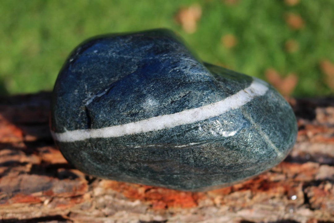 Extra Large Wish Stone 4lb 10.6oz Beautiful Quartz Fissure - Etsy