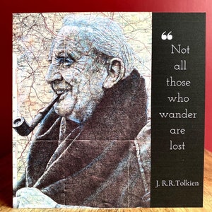 Biglietto d'auguri di compleanno ispirato a J.R.R. Tolkien. Interno vuoto.