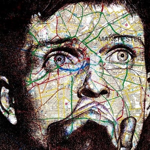 Ian Curtis Joy Division ha ispirato la stampa verticale. Disegno a penna sulla mappa di Manchester. A4 senza cornice