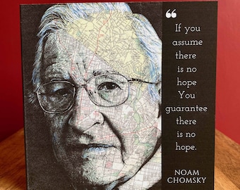 Kartka urodzinowa inspirowana Noamem Chomskym. Pusta w środku