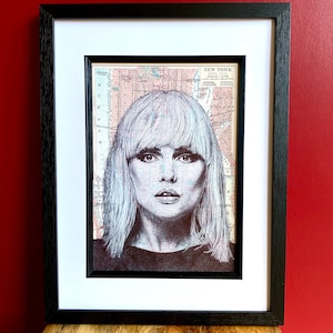 Impression portrait inspirée de Debbie Harry Blondie. Dessin à la plume sur la carte de New York. A4 sans cadre