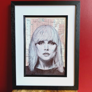 Stampa artistica di Debbie Harry Blondie, disegno a penna sulla mappa di New York