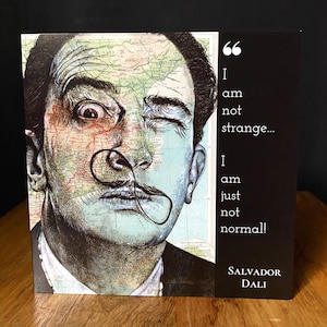 Carte d'anniversaire inspirée de Salvador Dali. Dessin sur la carte de l'Espagne. Blanc à l'intérieur