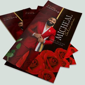 Könnte beinhalten: Ein Stapel Gedenkkarten in Burgunderrot und Gold. Die Karten zeigen ein Foto eines Mannes in rotem Anzug, rote Rosen und den Text "MICHEAL Salimare" und "In Loving Memory."