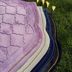Luxury Padded Velvet Prayer Mat: Golden Edge Embroidery