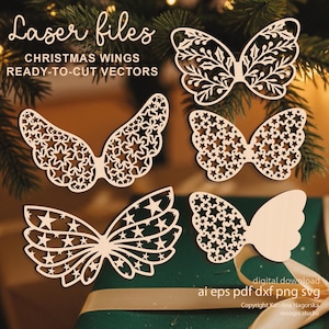 Könnte beinhalten: Lasergeschnittene Weihnachtsflügel in verschiedenen Designs aus hellem Holz. Die Flügel zeigen Stern- und Blumenmuster. Der Text auf dem Bild lautet "Laser files", "Christmas Wings" und "Ready-to-cut vectors".