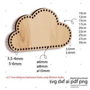 Puede incluir: Base de manualidades de madera en forma de nube con borde marrón oscuro y agujeros pretaladrados. Las medidas se proporcionan en centímetros, que van de 10 cm a 30 cm. La base tiene un acabado de veta de madera clara. Descarga digital disponible.