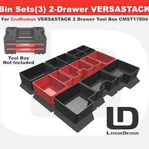 Könnte beinhalten: Schwarze und rote Behälter-Sets für eine Craftsman VERSASTACK 2-Schubladen-Werkzeugkiste. Das Bild zeigt mehrere schwarze und rote Behälter, die in die Werkzeugkiste passen. Der Text oben lautet "Bin Sets(3) 2-Drawer VERSASTACK".