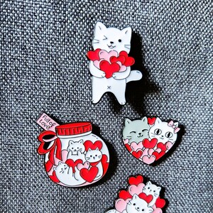 Adorable Cat Designs With Hearts / pink and read hearts - cat lovers - detail and vibrant colors - unique gift, pin collector, bag or beanie