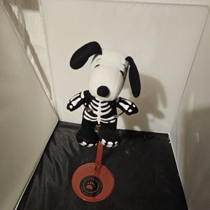 RARE 12” Peanuts Spooky Snoopy Plush Halloween Skeleton Fall E1