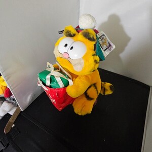 Dakin Garfield Cat plush toy Christmas Shopper 1988 Cartoon Stuffed Animal NWT