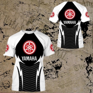 3D Racing Biker T-Shirt – Black and White Motorsport Graphic Tee with Bold Stripes and Speed Style Design