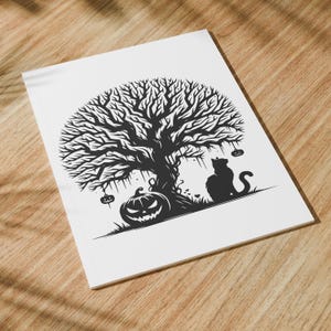 Conception vectorielle Halloween chat noir sous un arbre : fichiers SVG, PNG et JPEG inclus. Il s'agit d'un téléchargement numérique, aucun produit physique ne sera expédié.