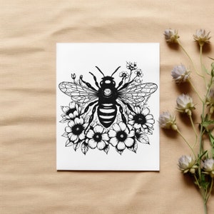 Bij en bloemen vectorontwerp; SVG-, PNG- en JPEG-bestand inbegrepen. Het is een digitale download, er wordt geen fysiek product verzonden.