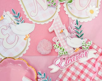 バカなガチョウの誕生日パーティーデコレーション：ハイチェアバナーとケーキトッパー