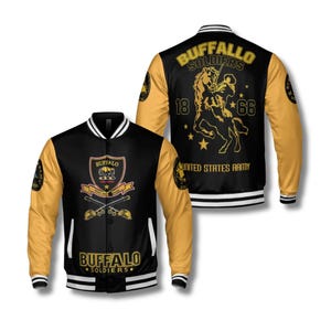 Jaqueta universitária Buffalo Soldiers do Exército dos EUA – Bomber preta e dourada com estampa do garanhão Heritage de 1866 nas costas, presente para veteranos, estilo streetwear militar.