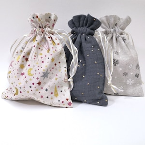 Pochettes cadeau Noël en tissu, déclinées en 3 coloris différents, un emballage cadeau élégant et réutilisable.