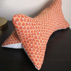 Coussin de lecture cale livre, ou de relaxation, un soutien idéal pour lire confortablement ou à utiliser en coussin cervical