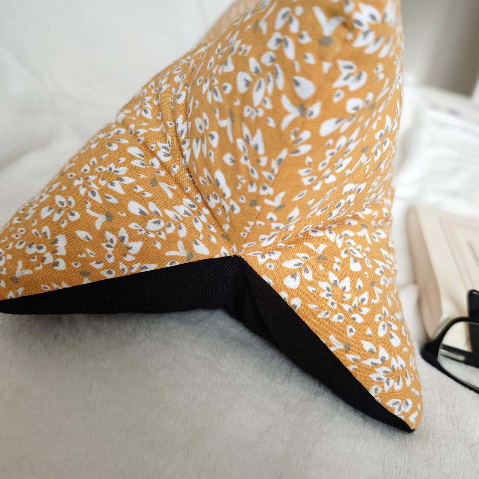 Coussin Un bon café et un livre