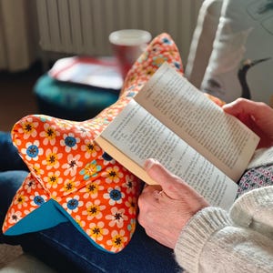 Ergonomic Reading Pillow and Neck Support Cushion - Comfortable Book Rest for Bed, Couch, Travel