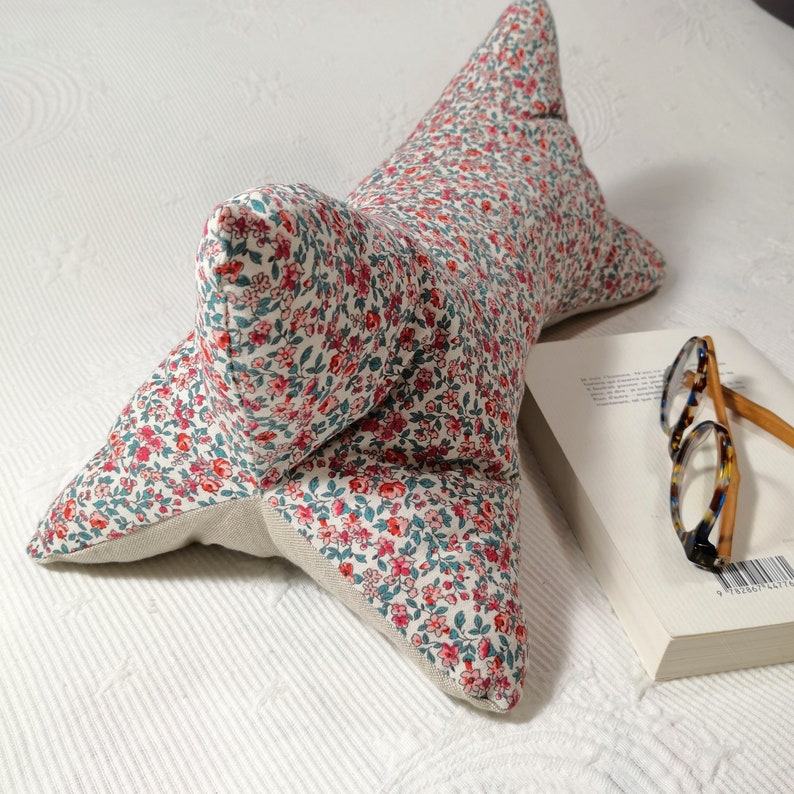 Coussin de lecture ou relaxation/os de lecture/coussin cervical/cadeau personnalisé image 1