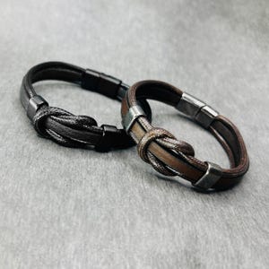 Bracciale in pelle intrecciata personalizzato: messaggio nascosto inciso, chiusura magnetica