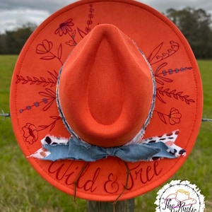 Wild And Free - Handgebrannter und bemalter Wildlederhut mit großer Krempe