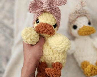 Gehaakte eend Lovey | Handgemaakte pluche knuffel eend met hoofdband