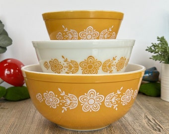 Vintage Pyrex Butterfly Bowls - Set of 3